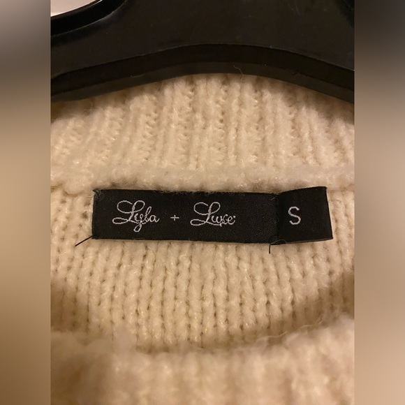 Lyla + Luxe small cable knit sweater - Picture 7 of 7